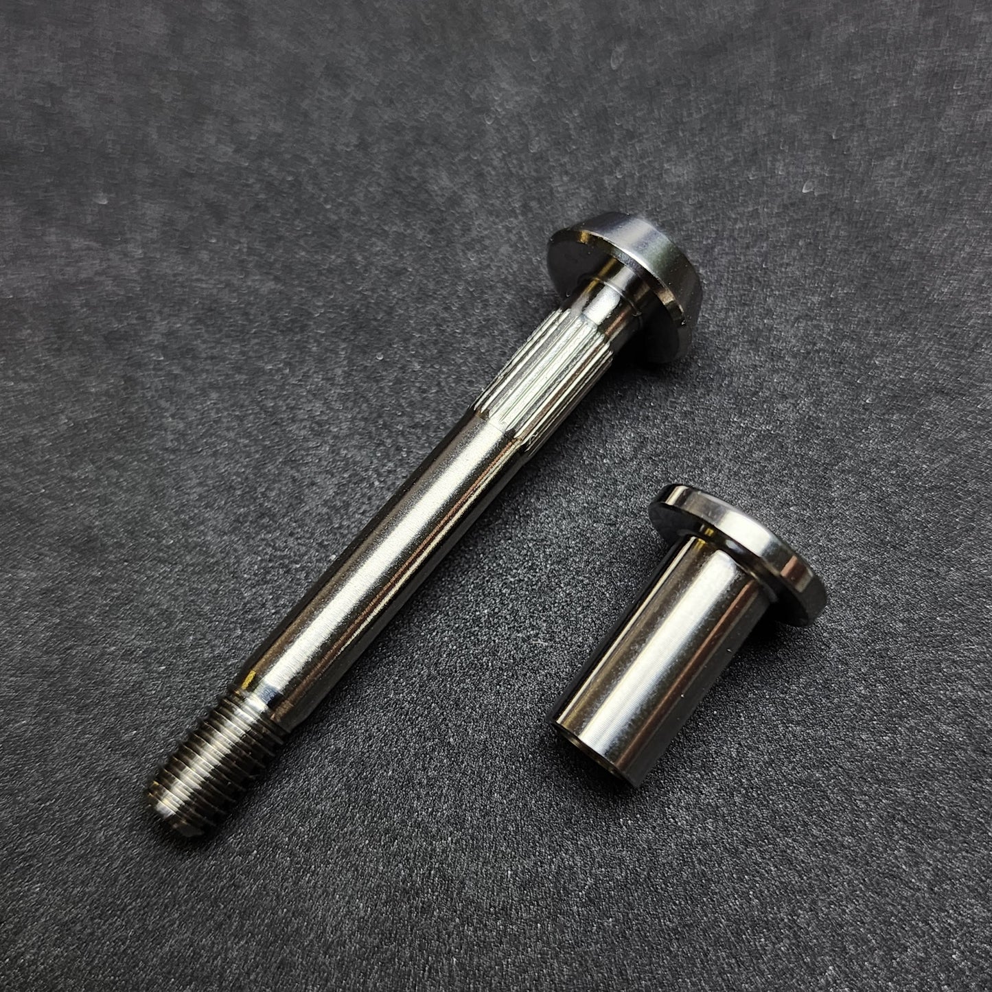 محور تيتانيوم لكتلة تعليق برومبتون | ممتص صدمات خلفي من إتش آند إتش بي-لاين سي-لاين | مسامير تيتانيوم من الدرجة الخامسة، سنغافورة