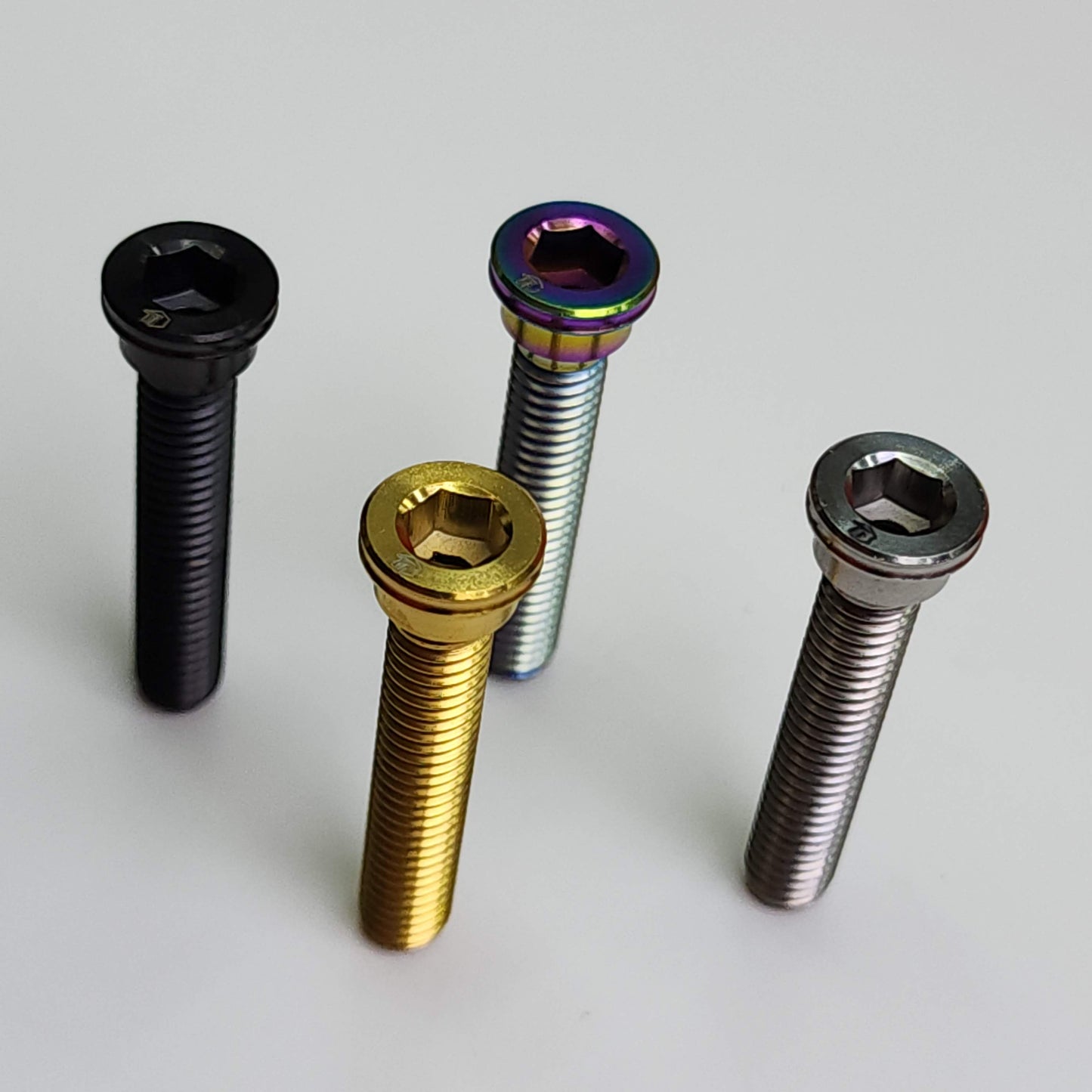 Trek Madoneサドルクランプ用チタンボルト | シートポスト Gen7 Gen8 Gen6 9 7x7 7x9 7x10 カーボンレールネジ