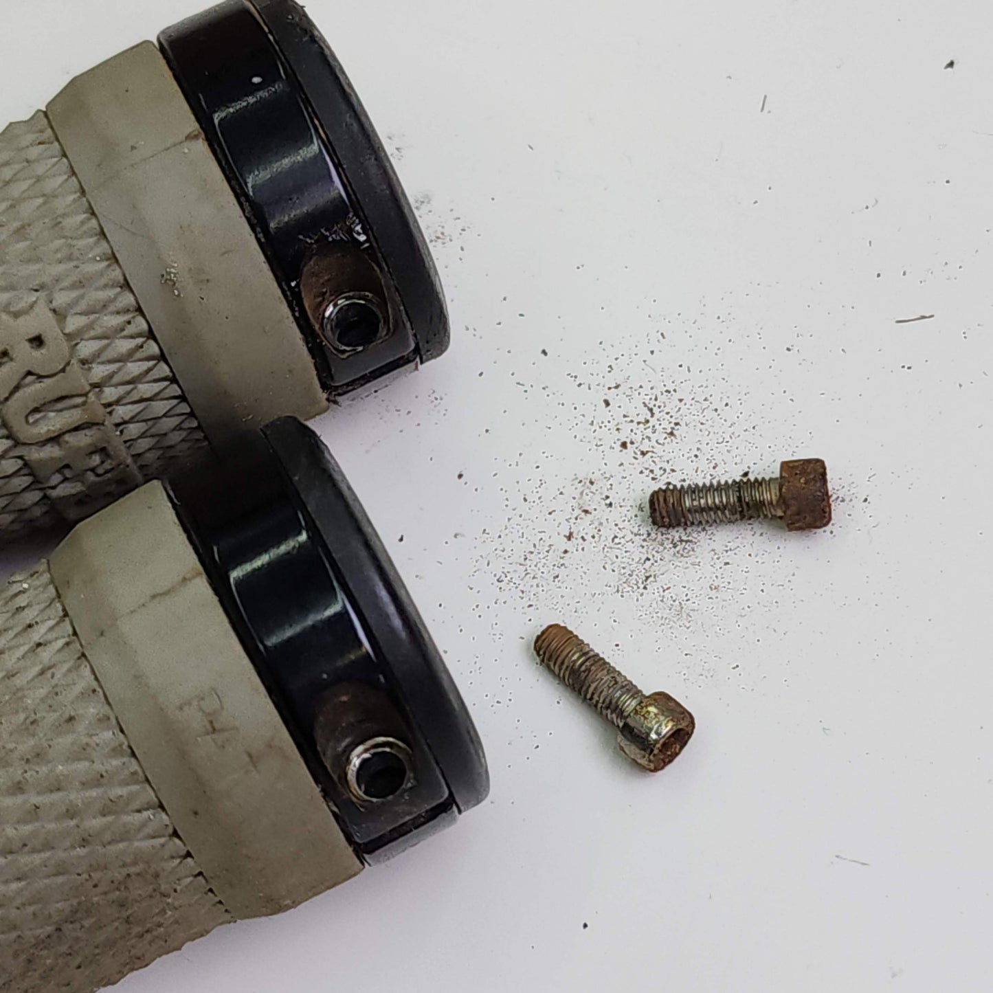 Titanium bolt for MTB Lock On Grip | ODI Ergon DMR Burgtec Renthal Giant Fabric Chromag WTB Race Face Lizard Skin Red Monkey