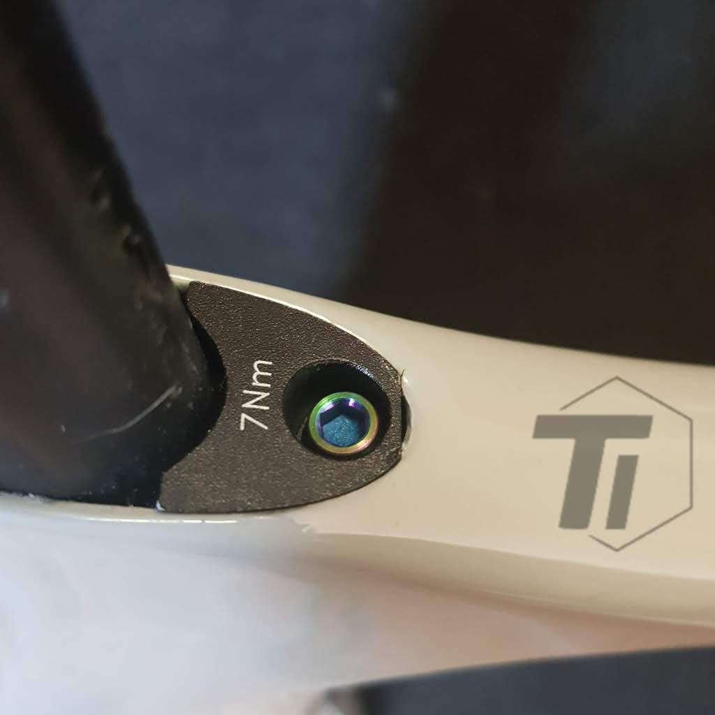 Titanový šroub pro objímku sedlovky Giant TCR Propel Defy | Contend TCX Langma Advanced Integrated Internal Carbon