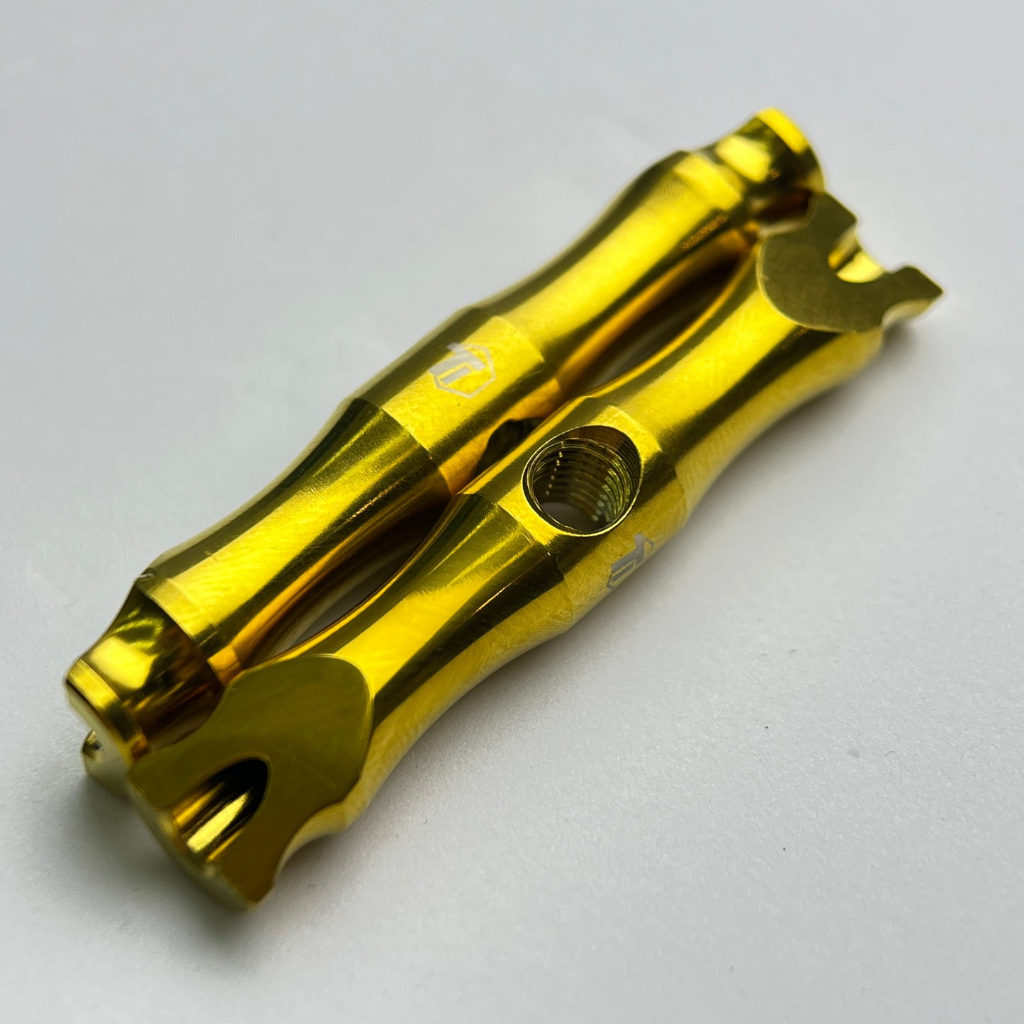 Titanový držák pro sedla | Otvor pro šroub M5