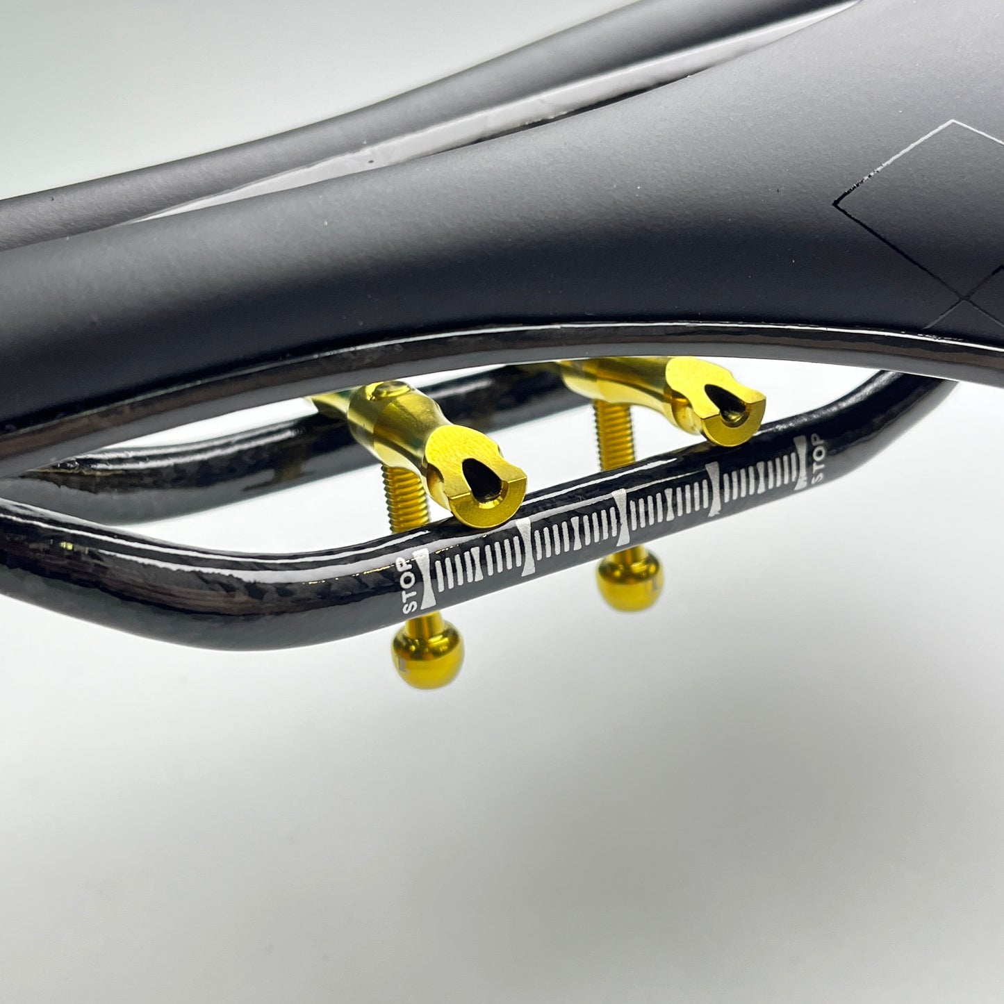 Culla in titanio per selle | Foro per vite M5