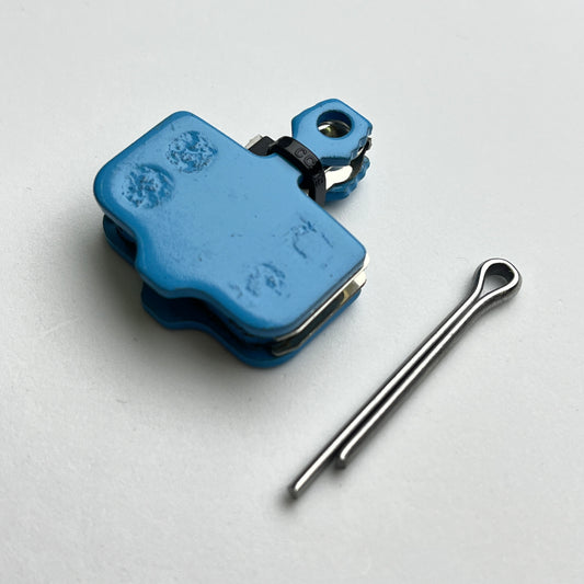 Ημιμεταλλικό τακάκι φρένων από κεραμικό-kevlar για δίσκο SRAM RED Force Rival AXS Road | Υδραυλικό δισκόφρενο με ατσάλινη πλάκα πλάτης 00.5318.024.001 00.5315.035.020 00.5315.035