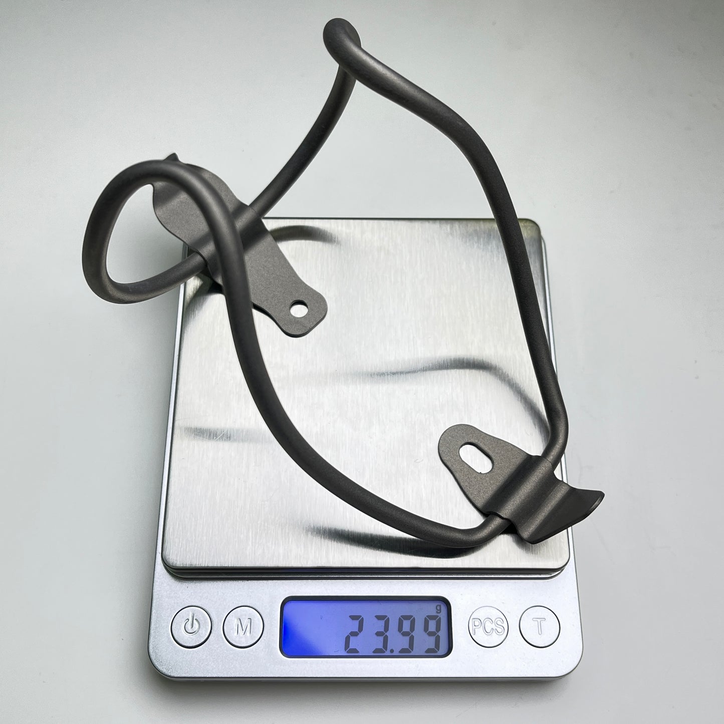 チタン合金中空ボトルケージ | 22g 25g 中空軽量 ロードバイク グラベル MTB ツーリング用 強固で頑丈なボトルホルダー 自転車 シンガポール