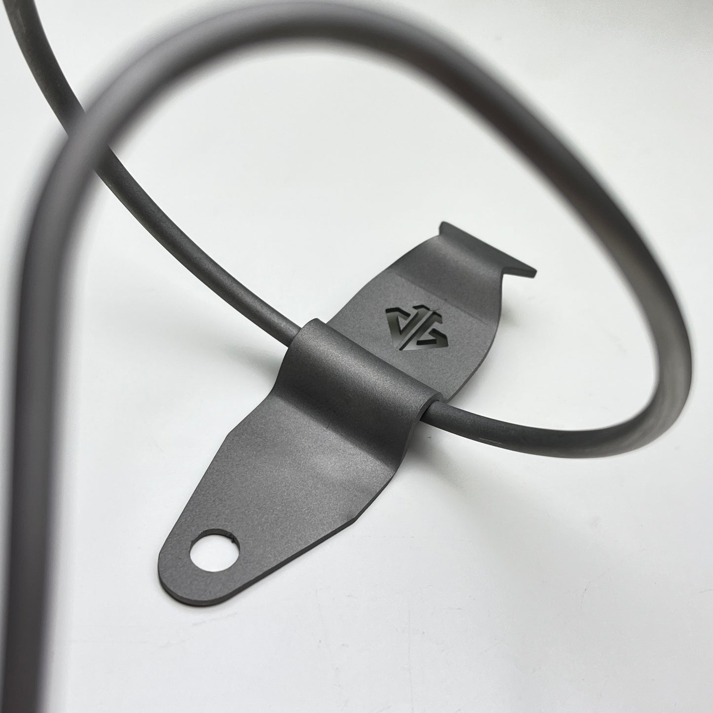 チタン合金中空ボトルケージ | 22g 25g 中空軽量 ロードバイク グラベル MTB ツーリング用 強固で頑丈なボトルホルダー 自転車 シンガポール