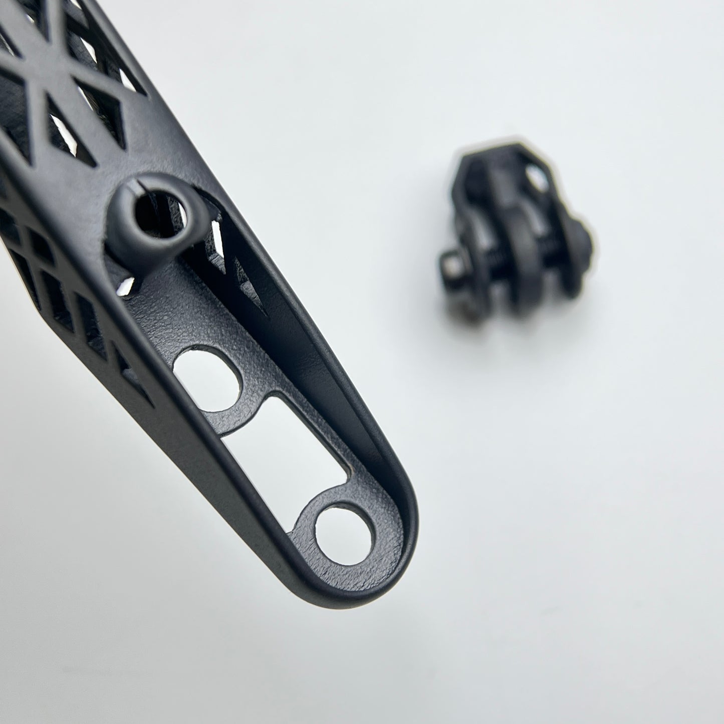 Βάση υπολογιστή με ενσωματωμένο τιμόνι Aurum για τρισδιάστατη εκτύπωση από τιτάνιο | Aurum Essentia/MAGMA | Garmin Wahoo Bryton