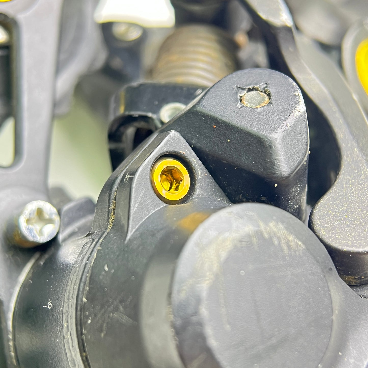 مسمار غطاء القابض من التيتانيوم - M9120 M8120 M8100 M8000 M7100 M420 MT200 M820 M640 Deore XT SLX XTR Saint Zee Giant Trek