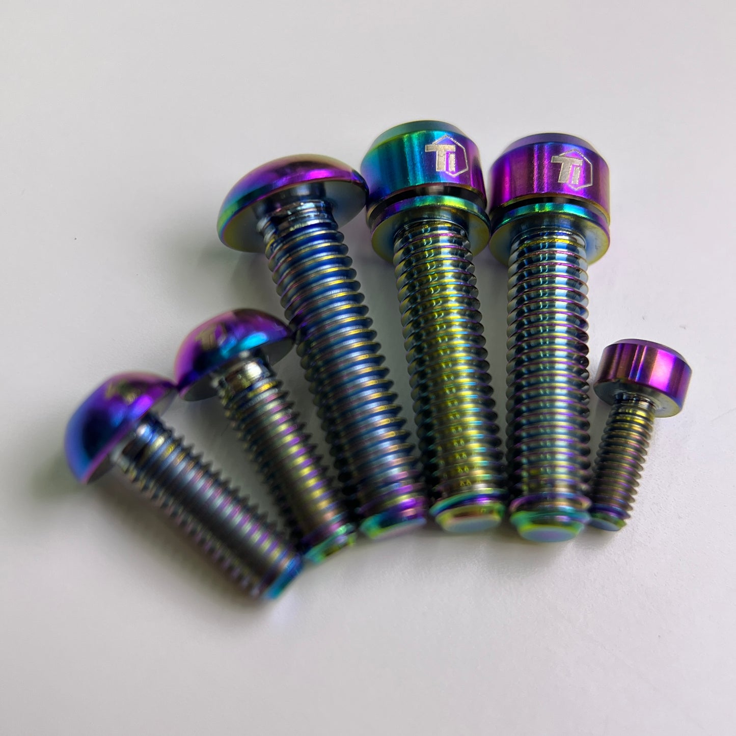 อัพเกรดสกรูไททาเนียม | แฮนด์บาร์แบบบูรณาการ Cannondale MOMO Design