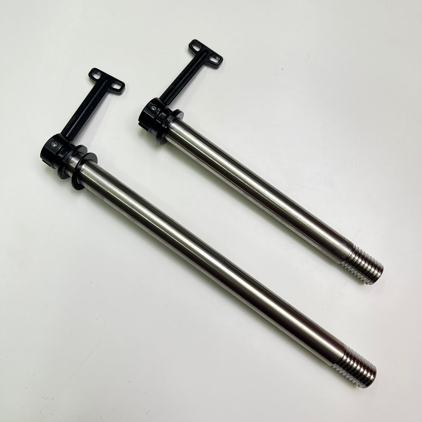 隠しレバーチタンスルーアクスル - TREK Madone Gen 7 Gen 8