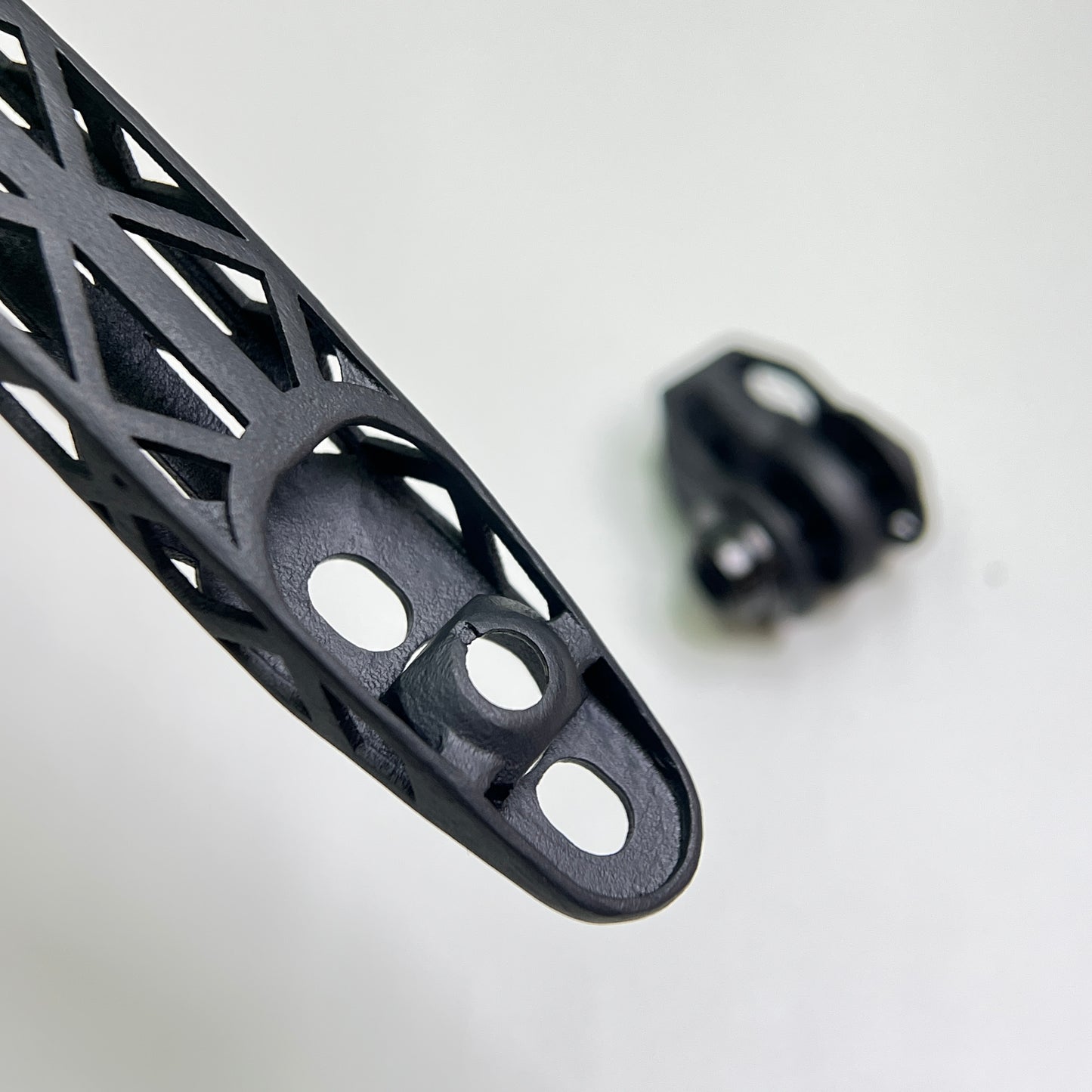 Supporto per computer Cervelo S5 (2023-2026) in titanio con stampa 3D | Garmin Wahoo Bryton