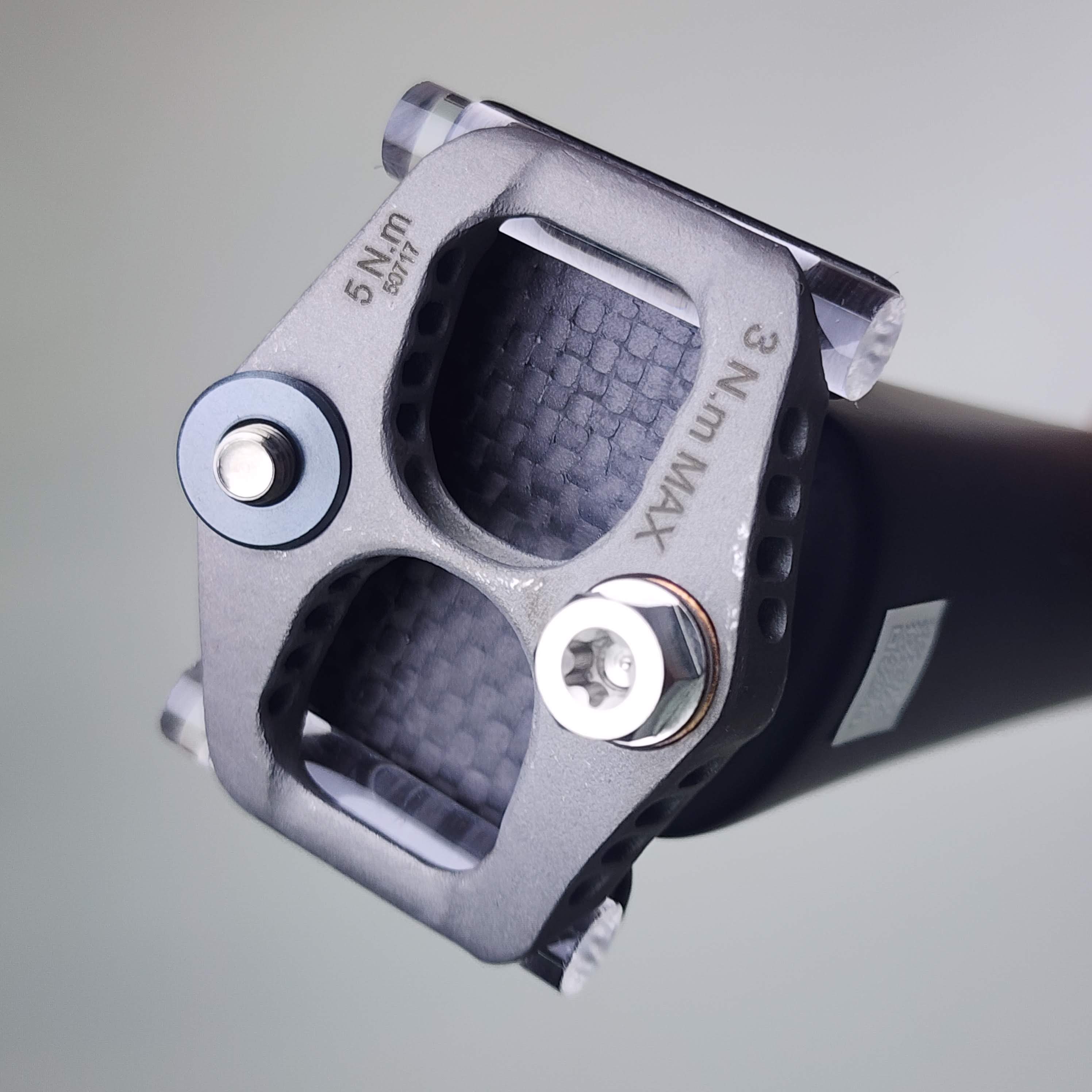 EXS カーボンファイバーシートポストアップグレード | 27.2mm ラウンド