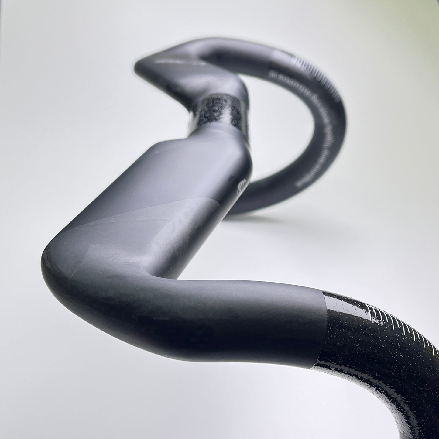 مقود ASCENT AEROO Aero | 30 سم بجزء علوي ضيق، مصمم للنساء والشباب وراكبي الدراجات ذوي الأكتاف الضيقة