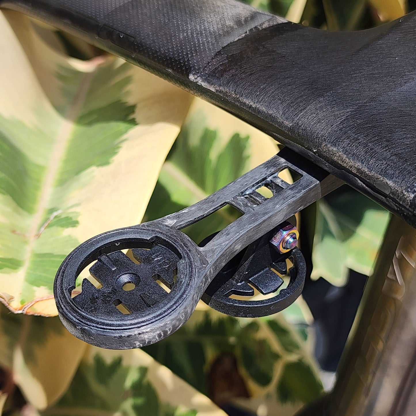 TiParts CARBON GANNA Úhel° Integrovaný držák počítače na řídítka | Karbon Garmin Wahoo
