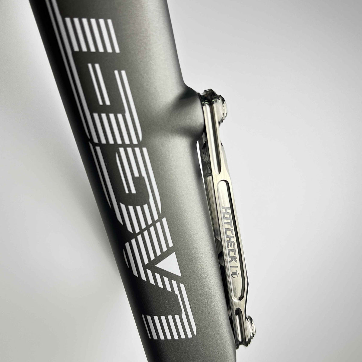 HotCheck x TiParts Titanium adapter čeljusti prednje kočnice | 60/70mm