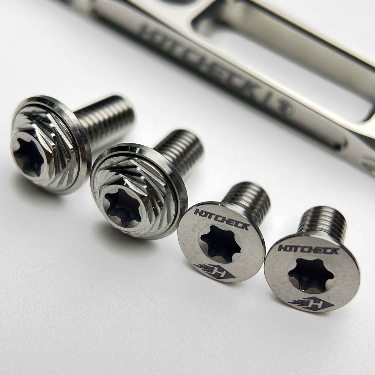 HotCheck x TiParts Titanium adapter čeljusti prednje kočnice | 60/70mm