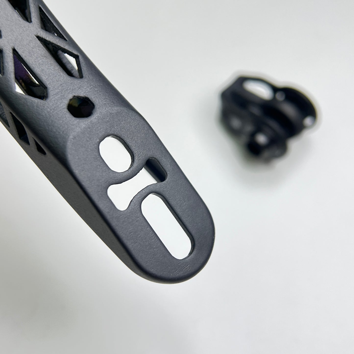 Supporto per computer Cervelo S5 (2023-2026) in titanio con stampa 3D | Garmin Wahoo Bryton