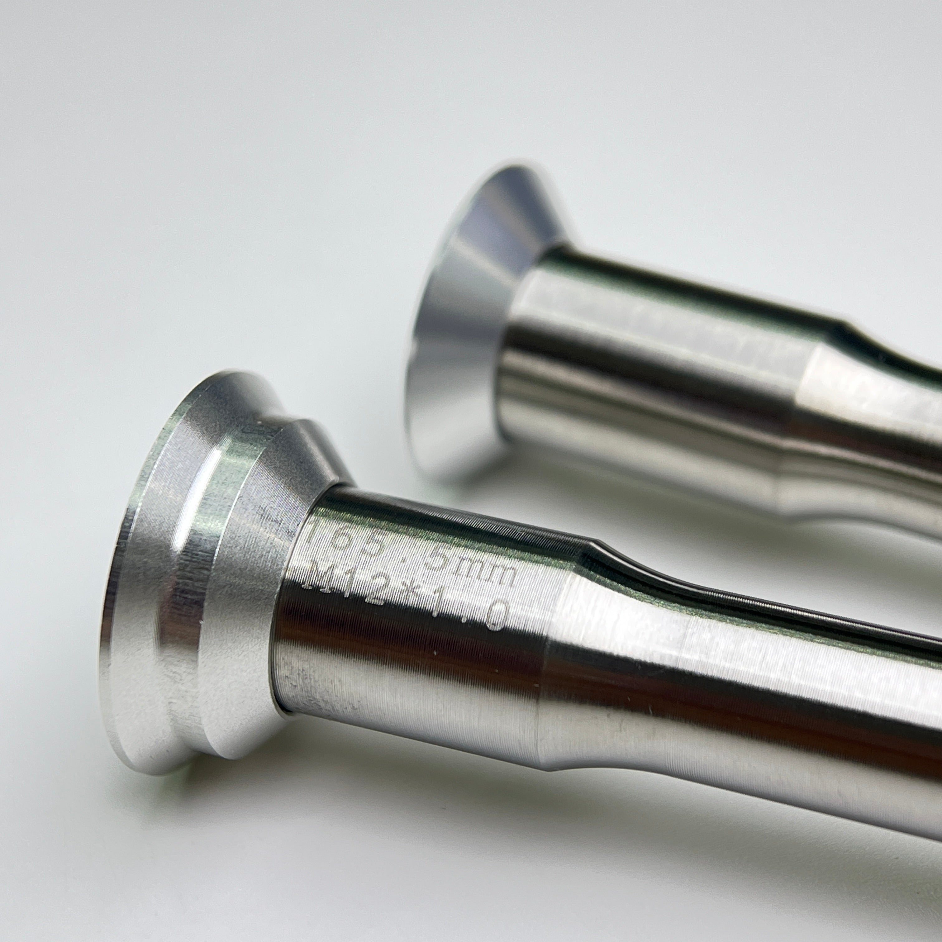 チタンスルーアクスル＆スキュワー – Ti-Parts Titanium