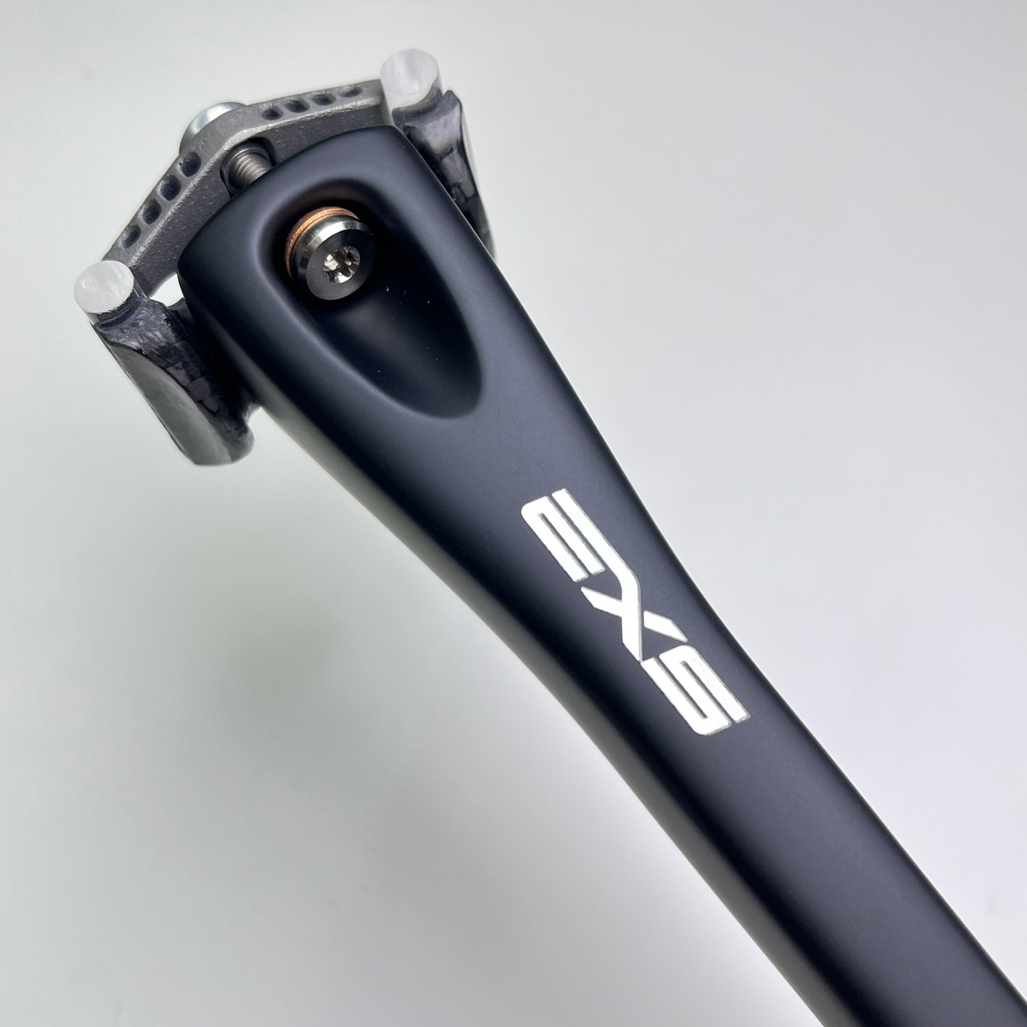 [สั่งซื้อล่วงหน้า] อัพเกรดหลักอาน EXS Carbon Fiber | Pinarello Dogma F Dogma X 2024 2025