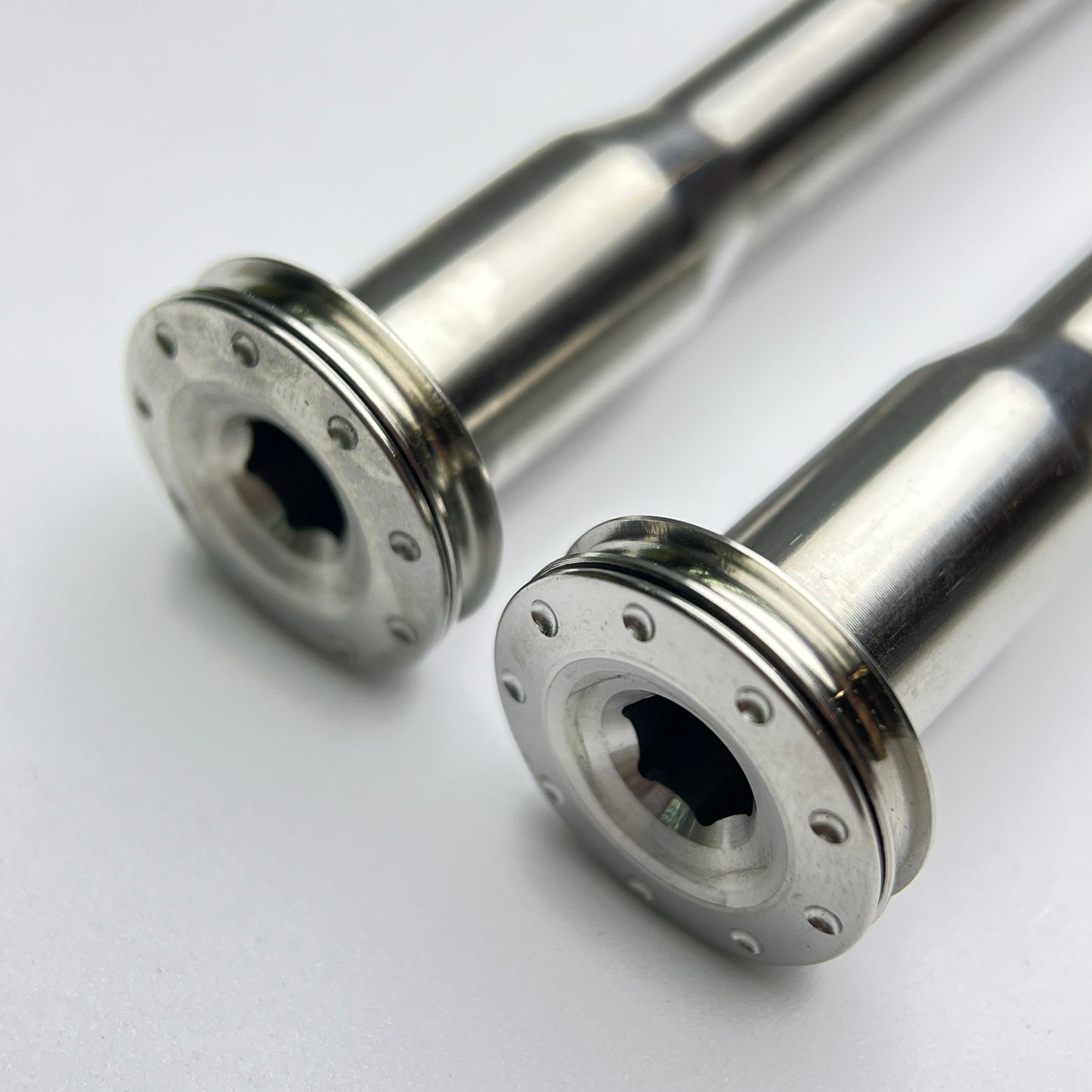 Fearless Knight 29.89g Titanium Thru Axle | Colnago V5RS Y1RS V4RS V3RS