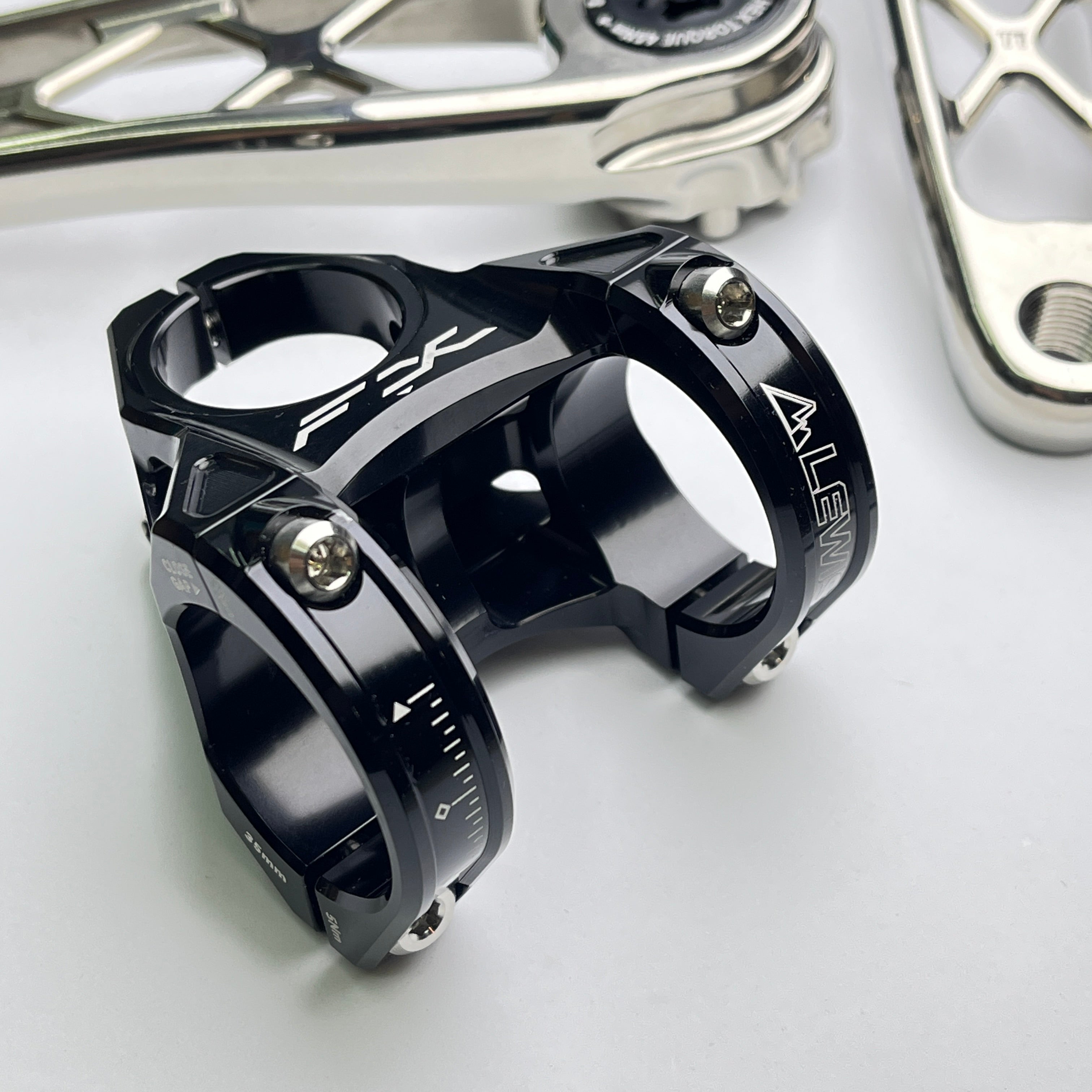 Lewis FX CNCアルミMTBステム | 直径35mm、リーチ40mm 7075