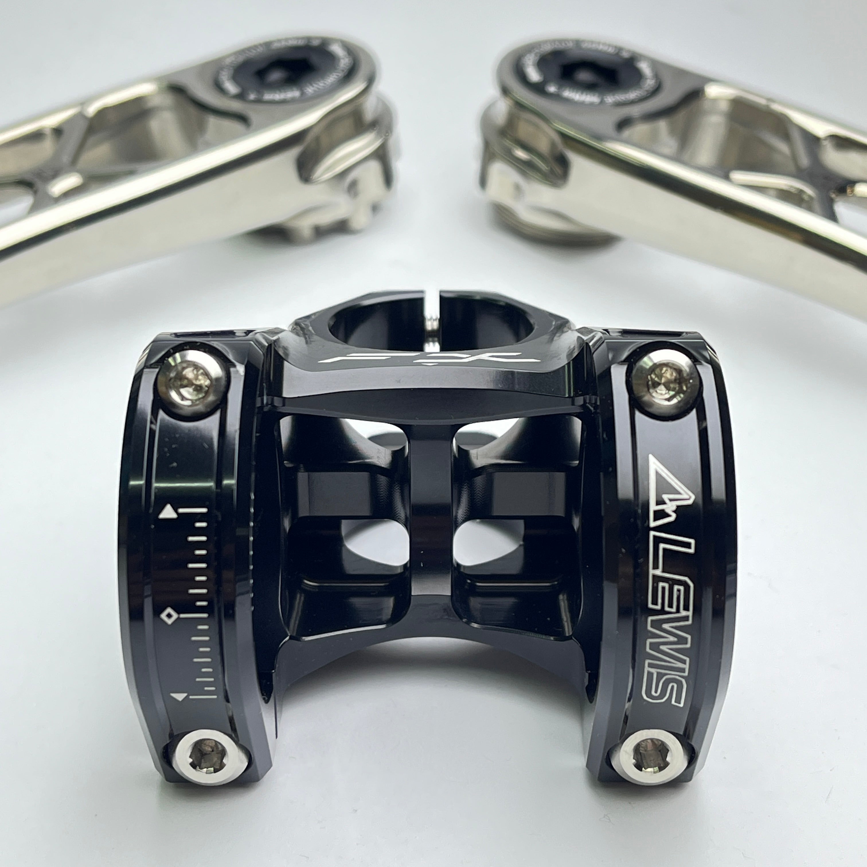 Lewis FX CNCアルミMTBステム | 直径35mm、リーチ40mm 7075
