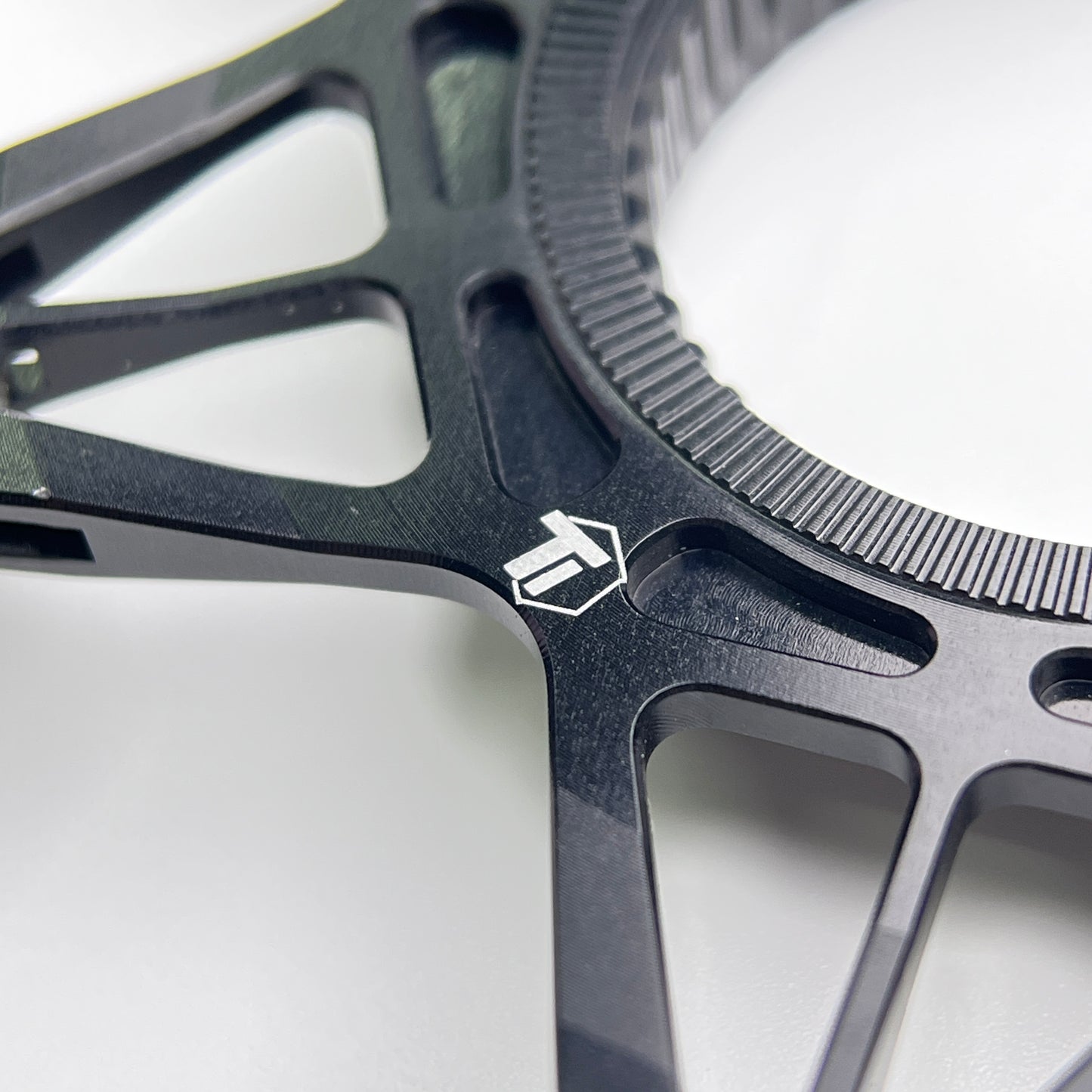 قرص فرامل مركزي خفيف الوزن للغاية بوزن 72 جرامًا | مقاس 140 و160 مم