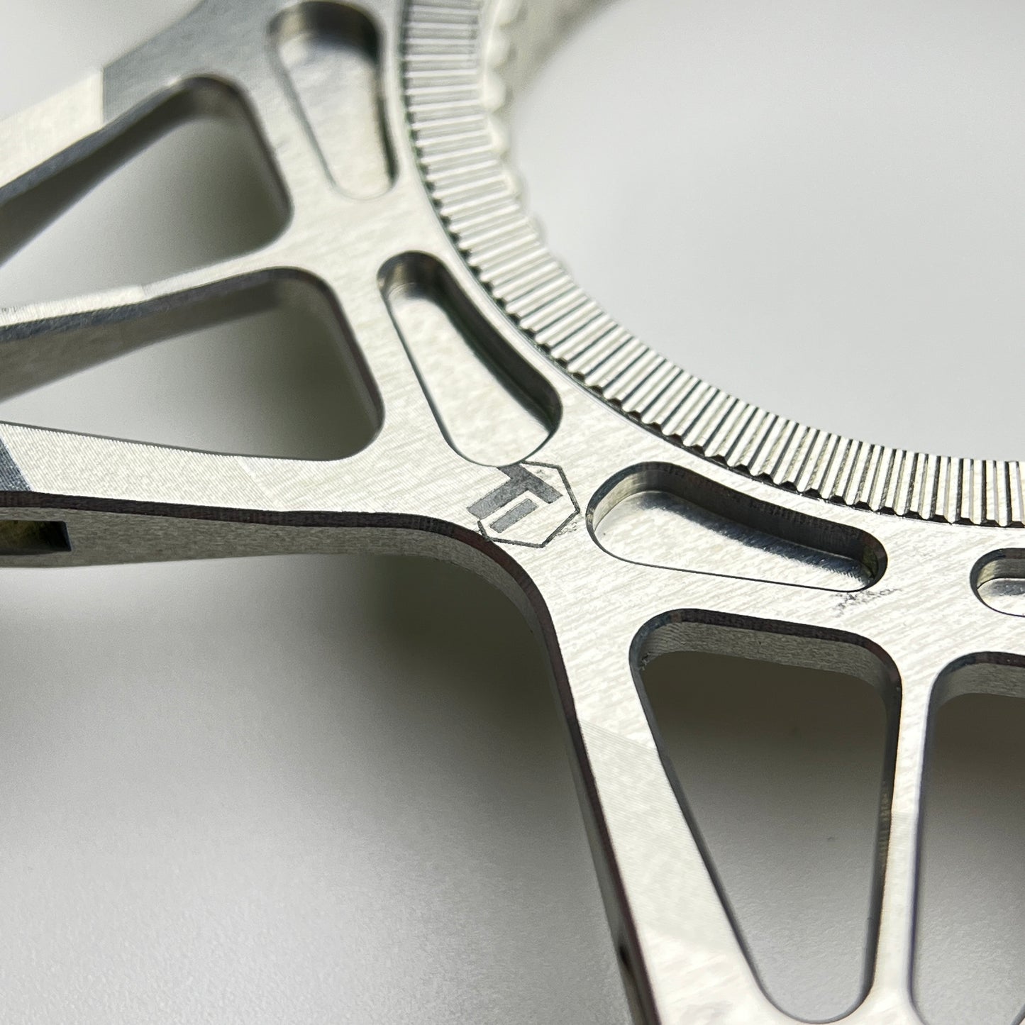 قرص فرامل مركزي خفيف الوزن للغاية بوزن 72 جرامًا | مقاس 140 و160 مم