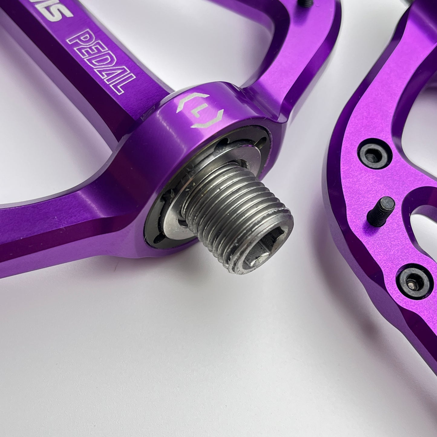 Lewis Ridge 7075 Aluminum Flat Pedals | DH & Enduro CNC Forged, Titanium Bolts Included