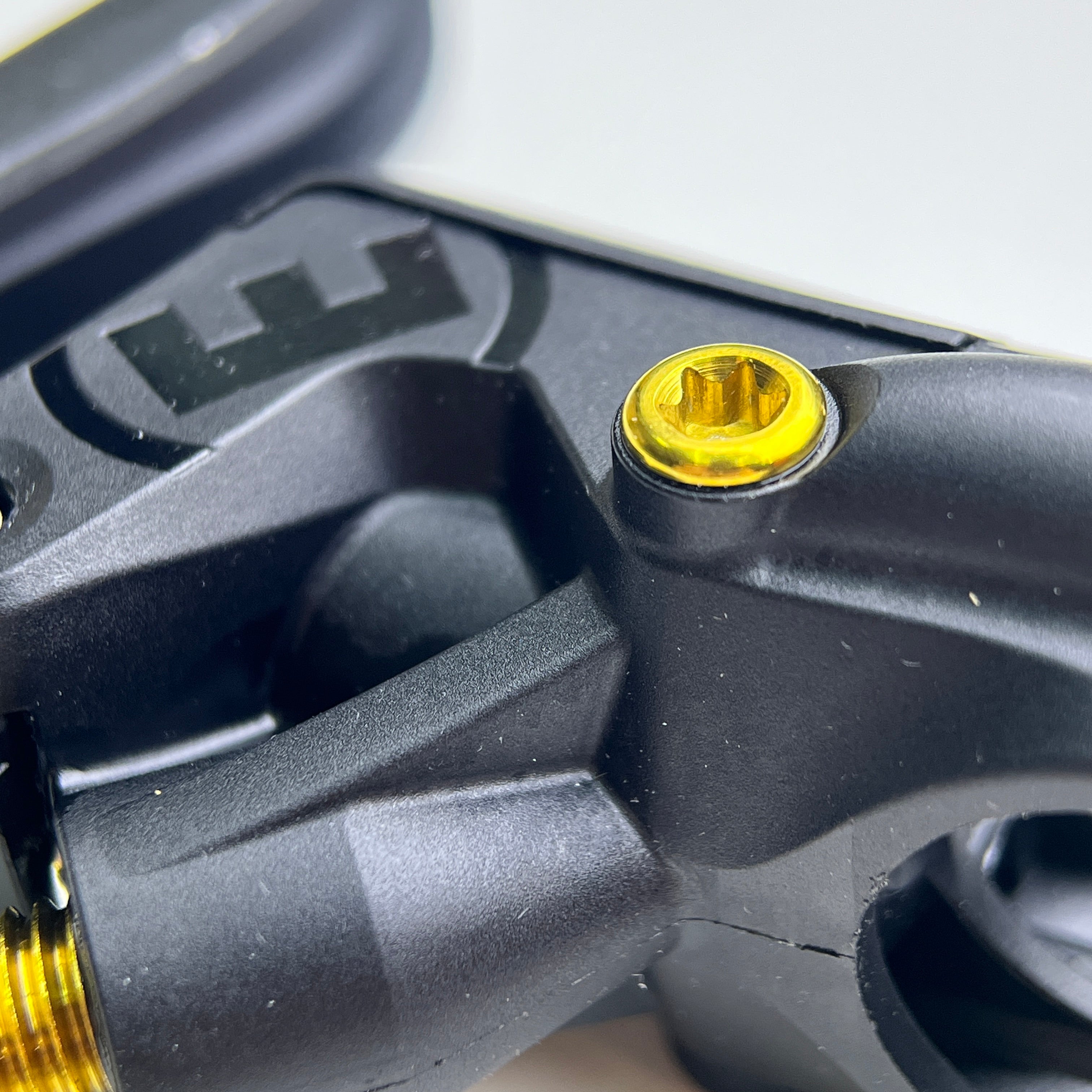 t190) マラネロ maranello 左 ステアリングナックル 17mm M8