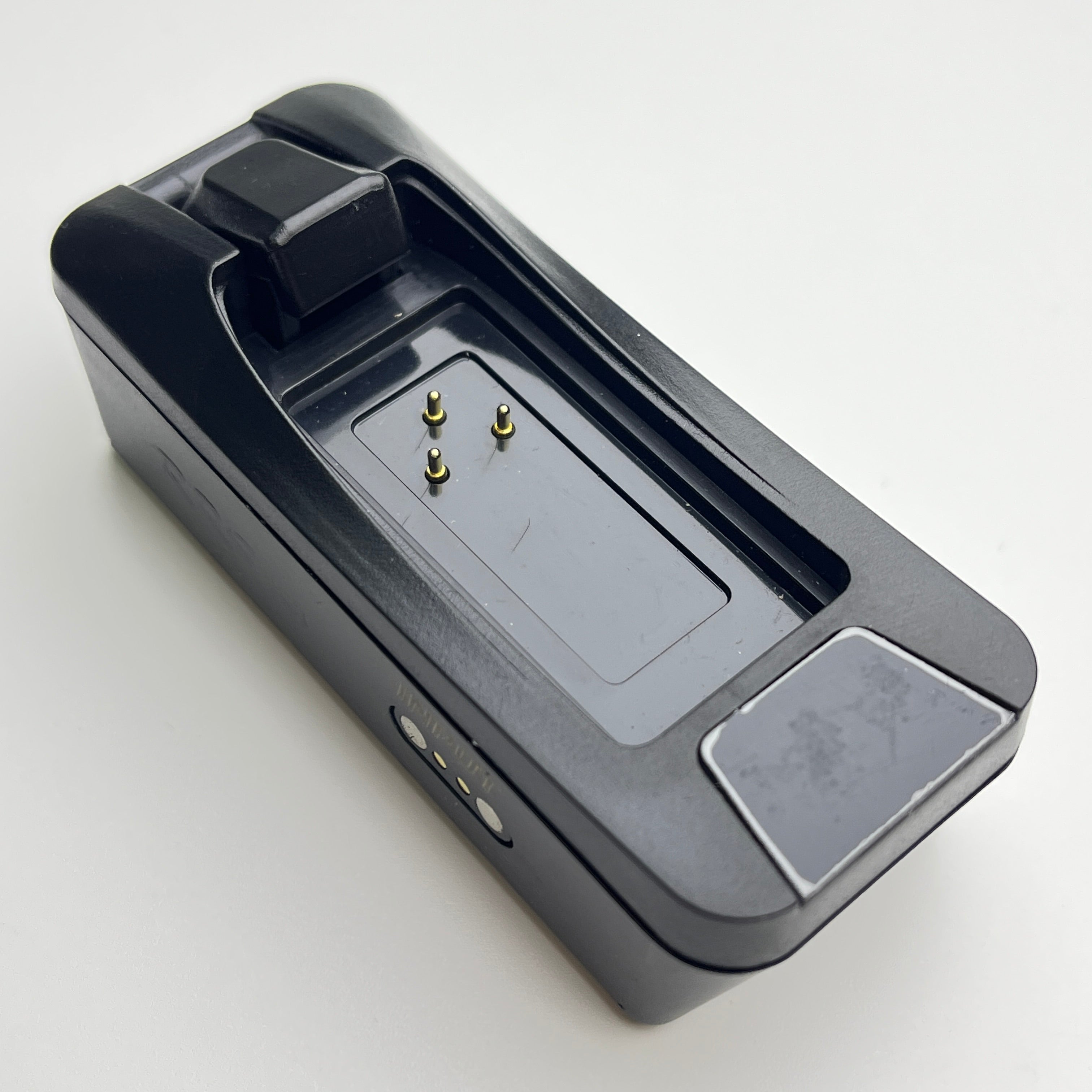 スタッカブルSRAMバッテリー充電器 | 全てのeTapバッテリーを同時に
