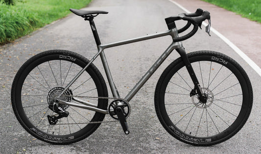 Laget Discovery One Pro brushed silver sample bike build