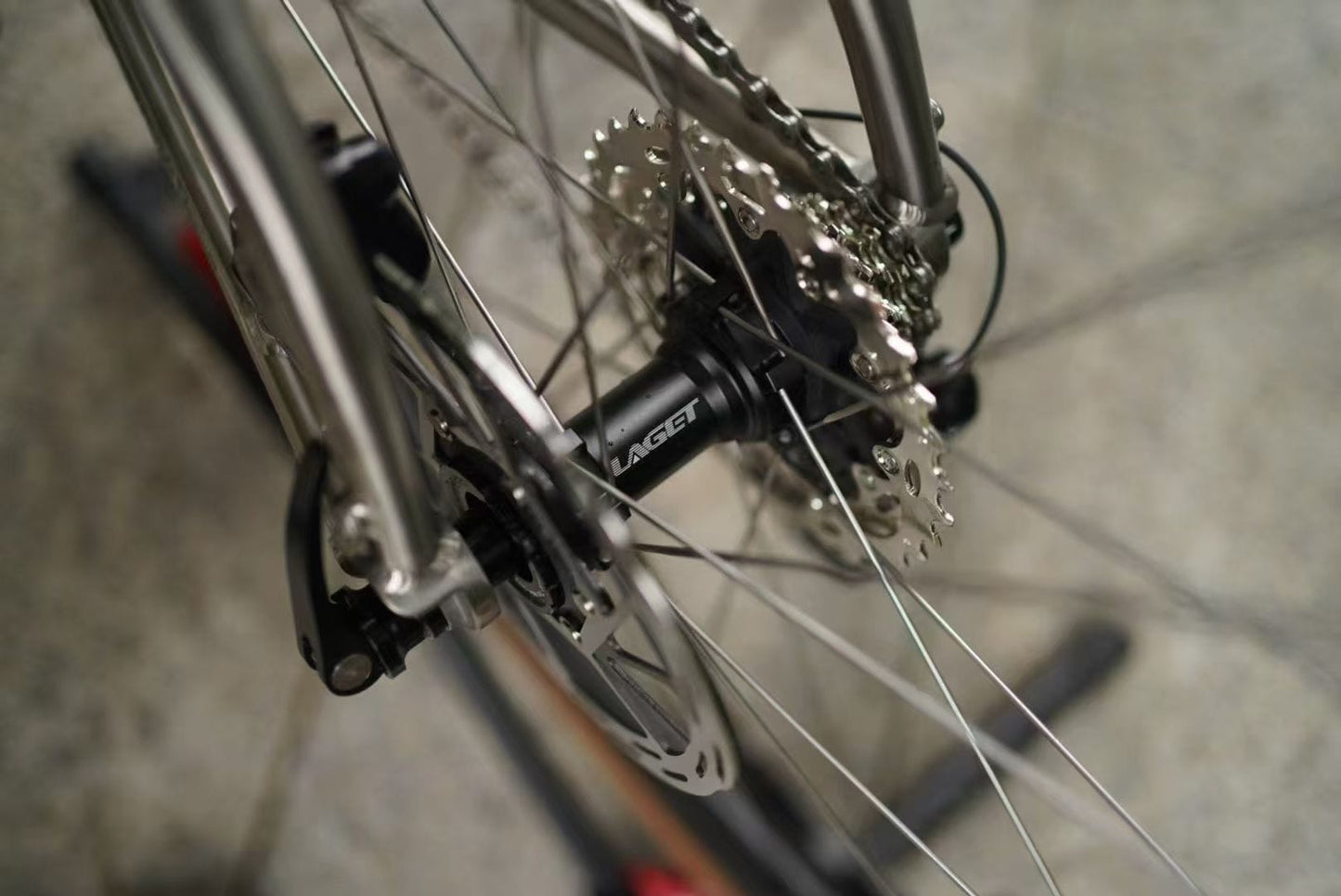 Laget C45 Carbon Disc Wheelset | 1238g, 45mm de profundidade, Raios de titânio
