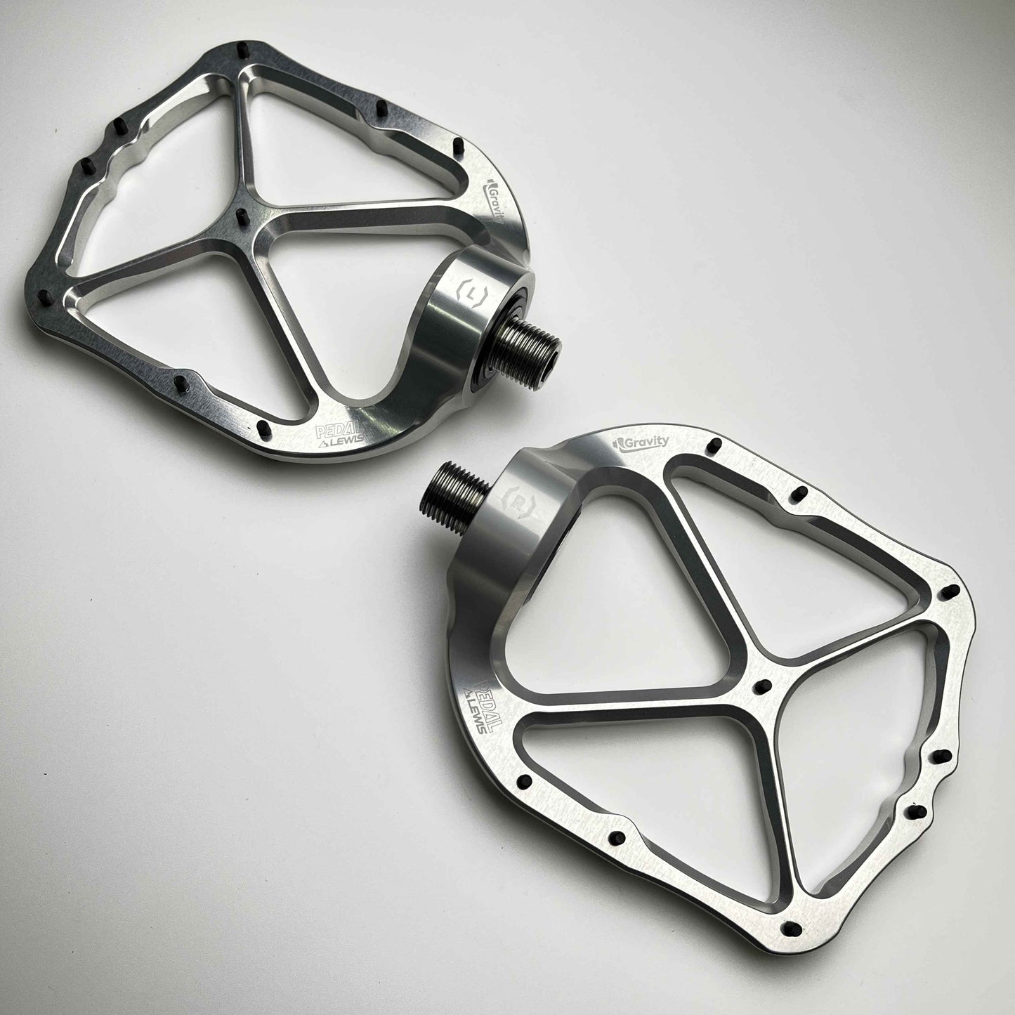 Lewis Gravity Aluminium Axle-less Drop Style Flat Pedals
