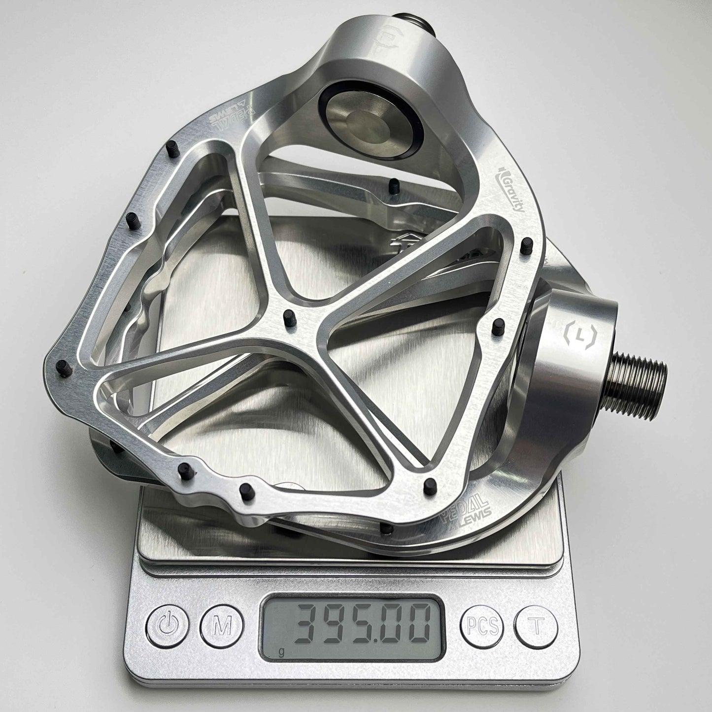 Lewis Gravity Aluminium Axle-less Drop Style Flat Pedals
