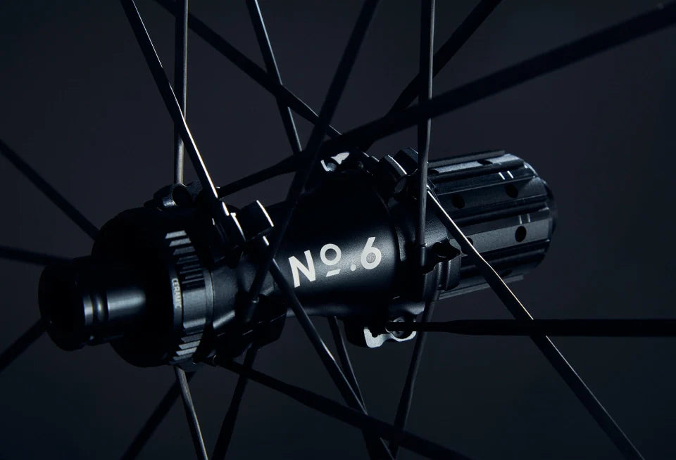 No.6 30/30 Superlight Climb (Shimano / XDR Freehub) (Black / White Decal)