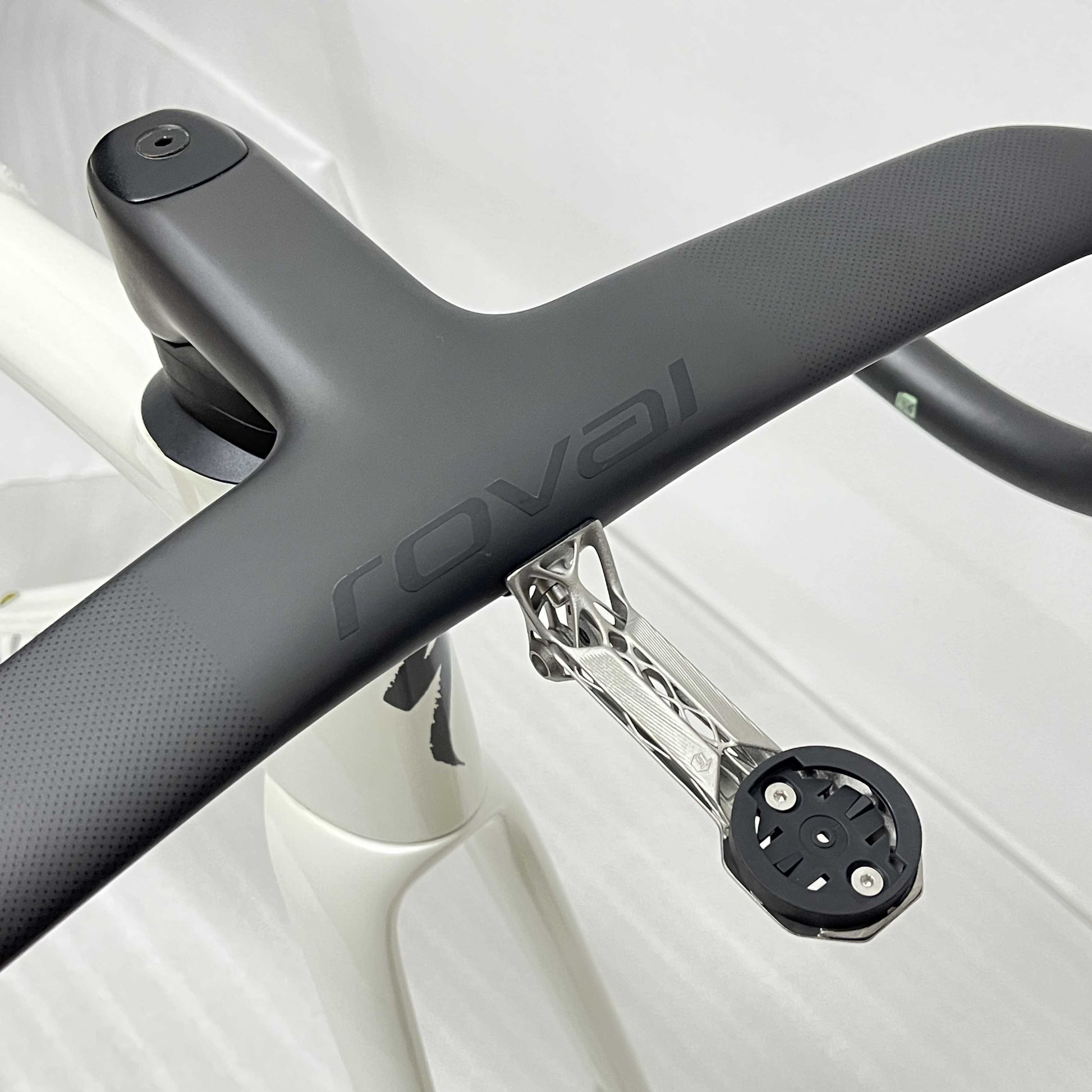 Roval Rapide Titanium Bike Computer Mount Club Series on Roval Rapide Handlebars