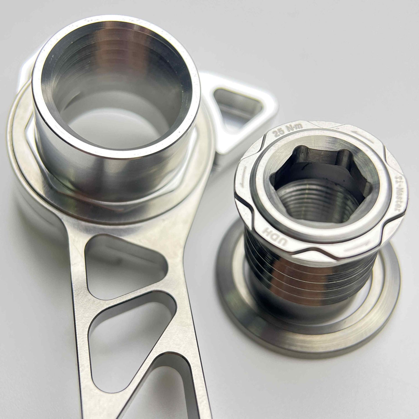 Uniwersalny hak przerzutki tylnej Sixweel Titanium (hak UDH RD) | Shimano i SRAM
