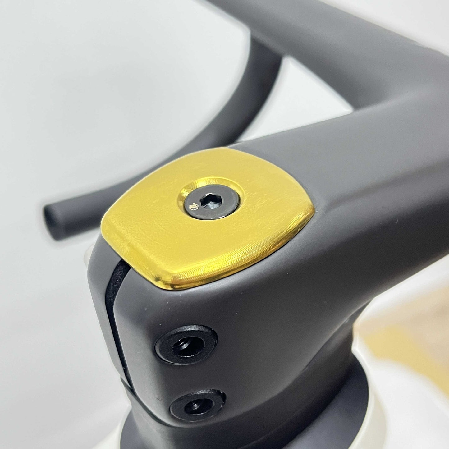 ฝาครอบสเต็มไทเทเนียม CNC หนัก 11.72 กรัม | แฮนด์แบบบูรณาการ Roval Rapide | Tarmac SL8