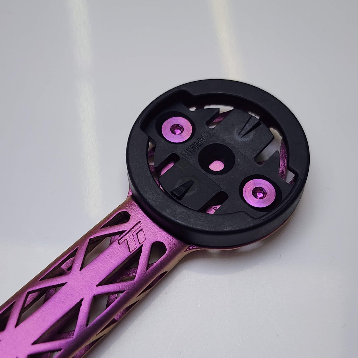 حامل حاسوب مطبوع بتقنية الطباعة ثلاثية الأبعاد من كانونديل مومو ديزاين تيتانيوم | جارمين واهو برايتون | سلسلة تيم