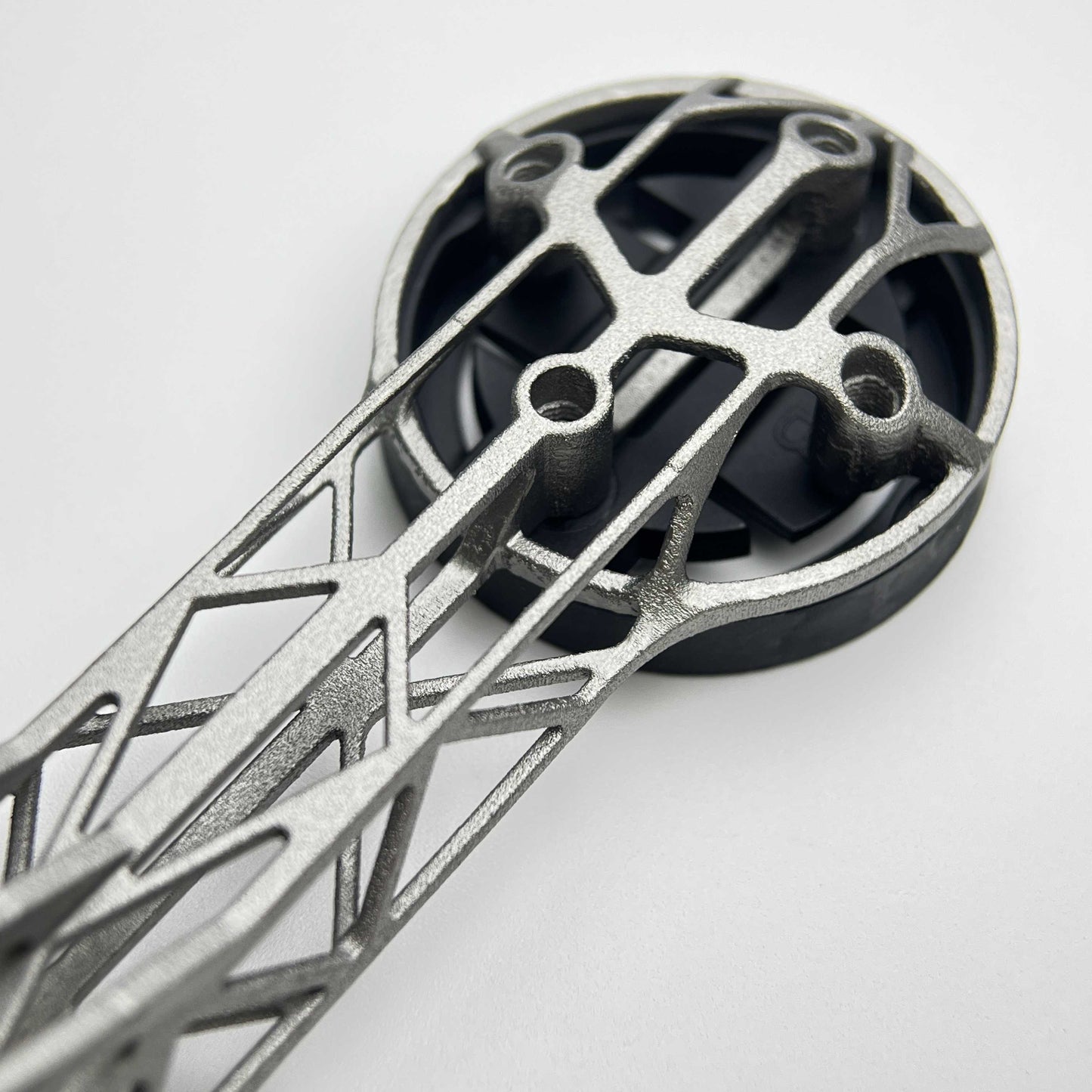 Univerzální integrovaný titanový držák na cyklocomputer na řídítka – řada Club