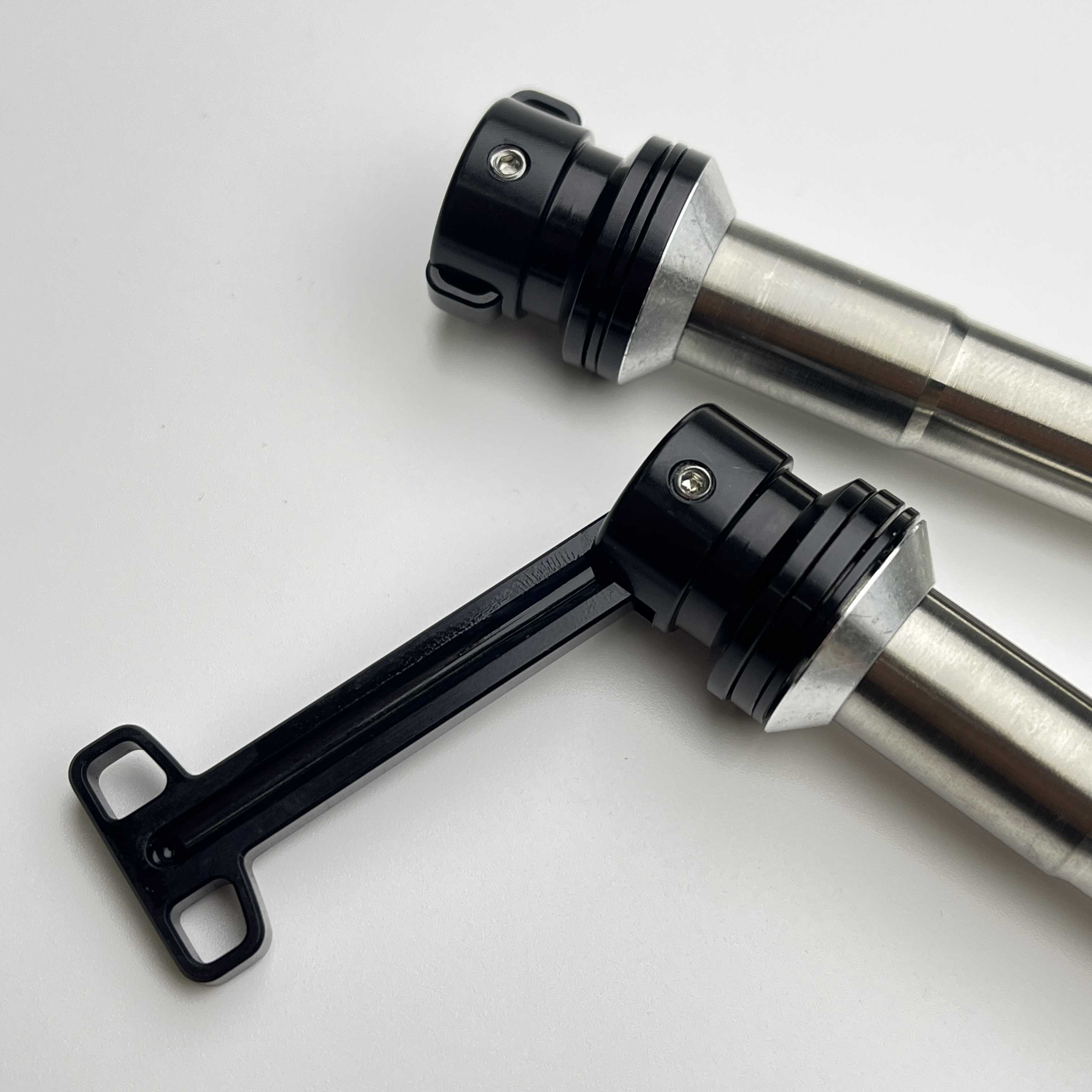 ロードバイク ディスク ブレーキ用チタン スルー アクスル | 12mm