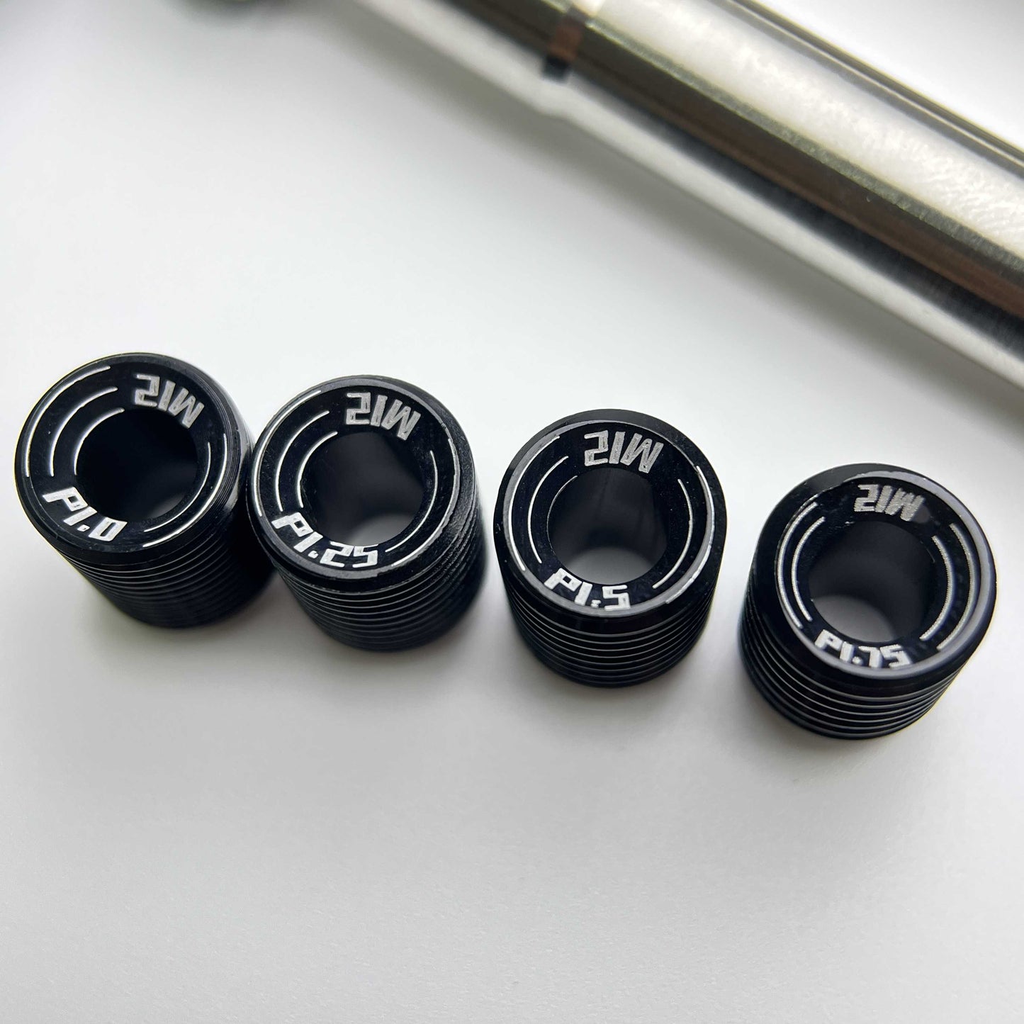 محور تيتانيوم مخفي لدراجات الطريق المزودة بفرامل قرصية | ملاءمة عالمية