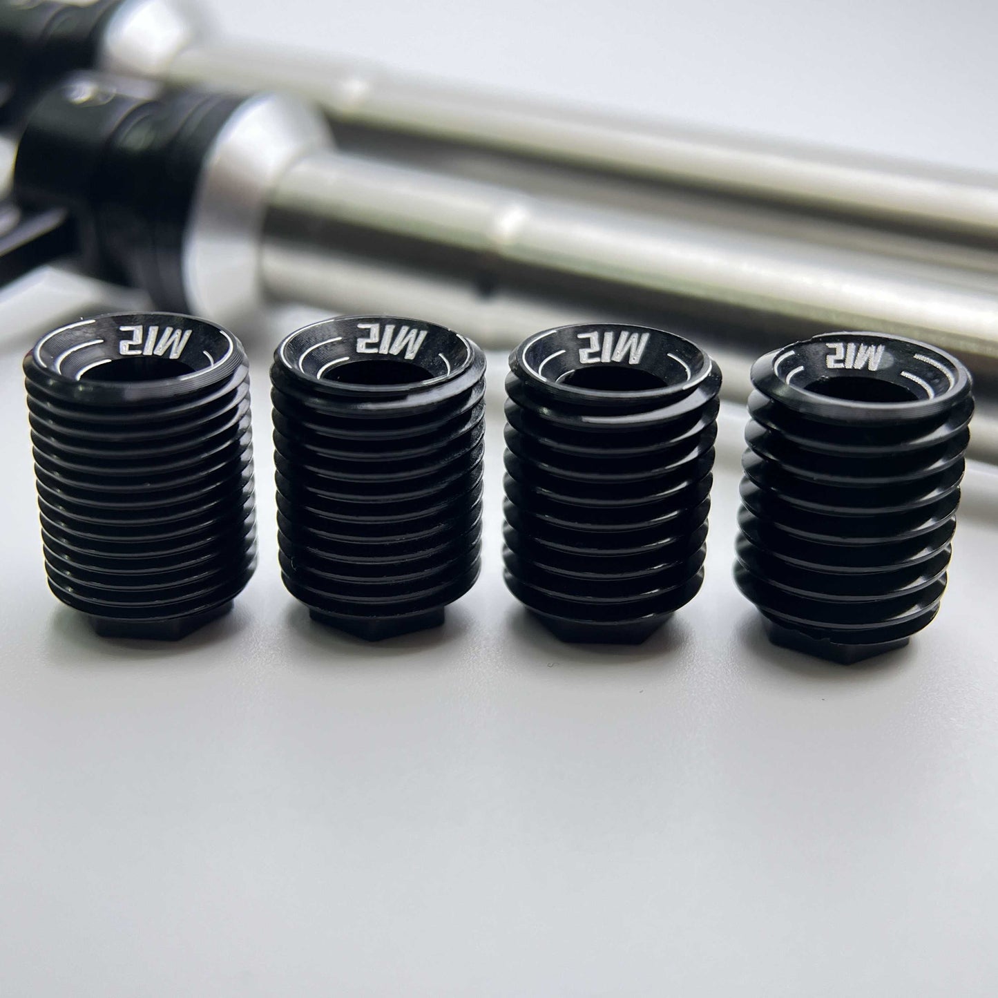 محور تيتانيوم مخفي لدراجات الطريق المزودة بفرامل قرصية | ملاءمة عالمية