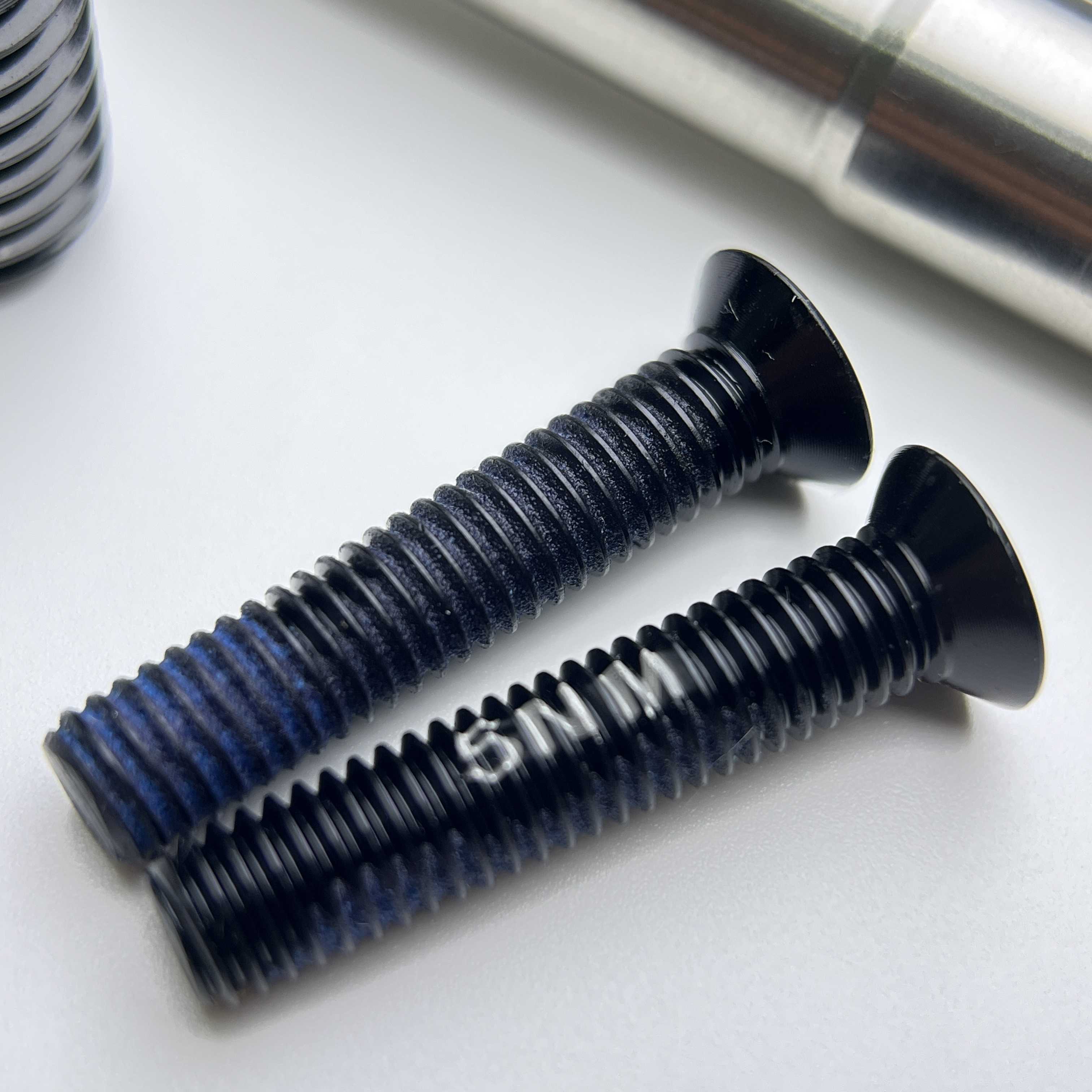 ロードバイク ディスク ブレーキ用チタン スルー アクスル | 12mm