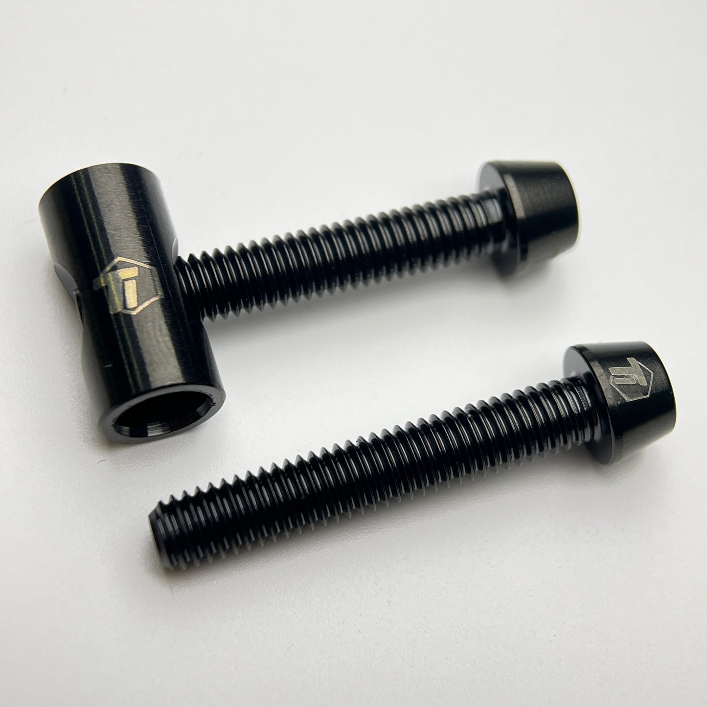 طقم ترقية براغي التيتانيوم من Giant TCR Advanced Disc 2021/2022