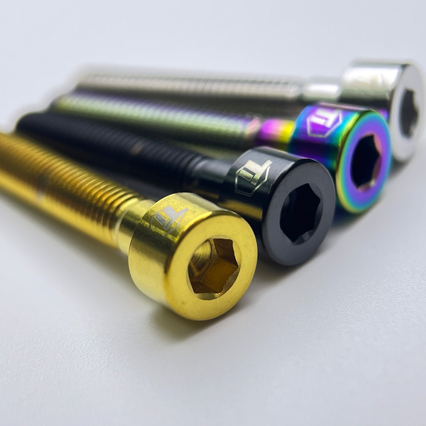 طقم ترقية براغي التيتانيوم من Giant TCR Advanced Disc 2021/2022