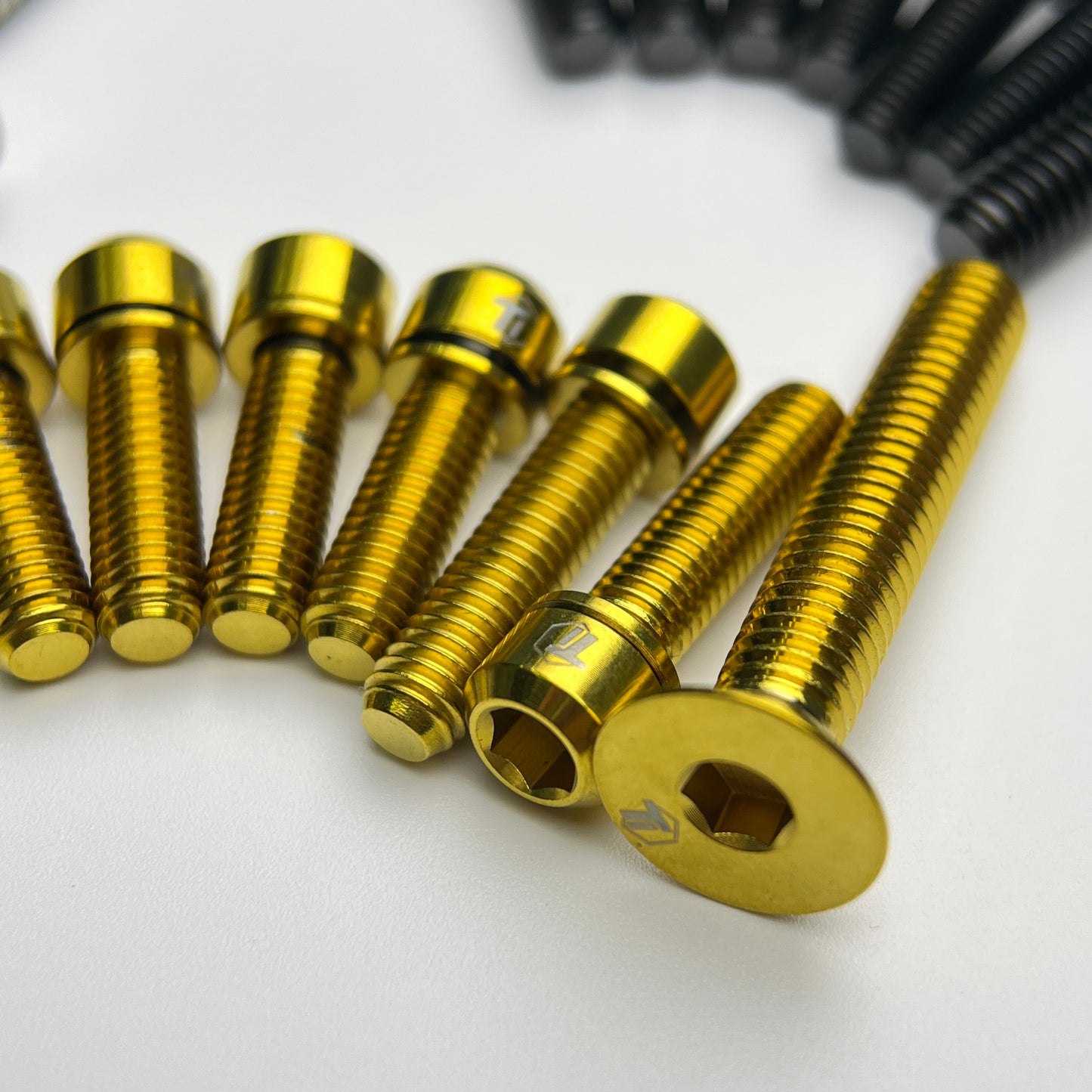 طقم ترقية براغي التيتانيوم من Giant TCR Advanced Disc 2021/2022